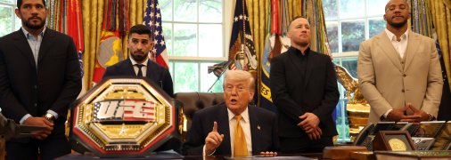 Дональд Трамп с бойцами UFC