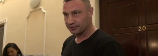 Ложная тревога? Появилось видео, как Кличко общается с правоохранителями в своем доме