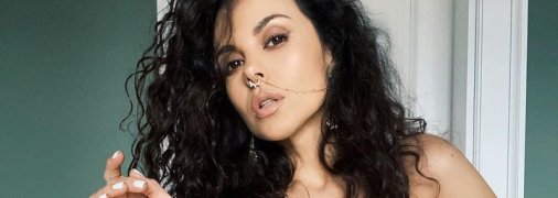 Настя Каменских в обтягивающем топе устроила зажигательные танцы (Видео)