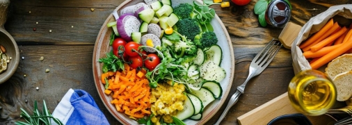 Навіть зайнятим людям важливо харчуватися правильно і повноцінно (фото створене з допомогою ШІ)