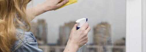 Вже в березні багато господинь починають мити вікна після зими