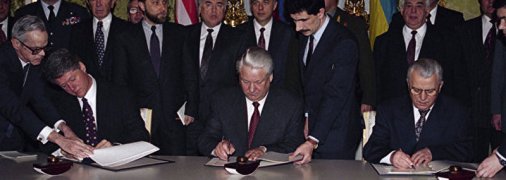 Украине пора получить награду за отказ от ядерного оружия: стало известно, кто ей в этом может помочь