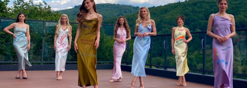 Учасниці шоу "Холостяк" із Тарасом Цимбалюком