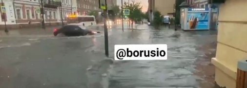 Гейзеры и потоки грязи обрушились на Красноярск из-за непогоды (видео)