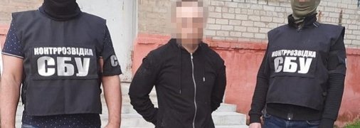 "Сливал" информацию о сослуживцах и был готов устраивать диверсии: СБУ задержала военного-предателя (фото)
