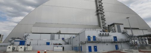 Арка над "саркофагом"