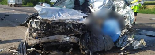 На пустой трассе: появилось видео момента смертельной аварии с зерновозом в Одессе