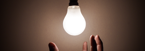 Скандал розжарювання: кому вигідна "шарова" роздача лампочок на Укрпошті?