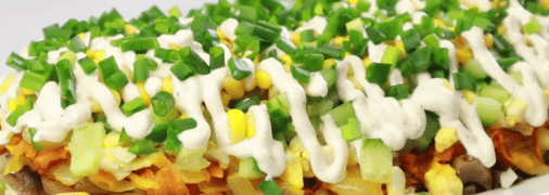 Святковий салат з куркою, грибами та ароматною заправкою