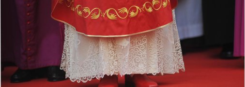 Червоні туфлі Папи