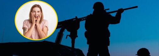 Девушка, военные