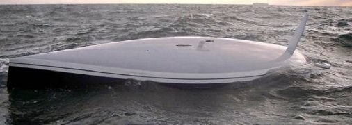 В Одессе во время регаты затонула яхта: капитана удалось спасти (фото, видео)