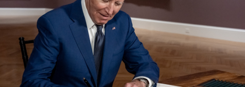 Джо Байден подписал закон, предотвращающий закрытие правительства на шатдаун