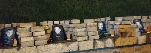 Парень помочился на портреты Героев Небесной сотни в центре Киева: фото негодяя попало в сеть