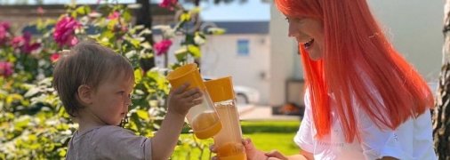 Беременная Светлана Тарабарова показала, как убирает ее маленький сын