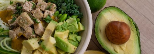 Салат з авокадо та огірком