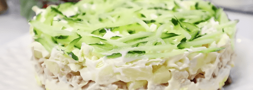 Салат з копченою куркою, сиром та ананасом