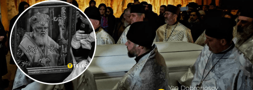 Труна з патріархом