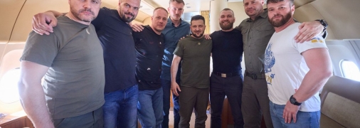 Украинские воины в день их освобождения из плена