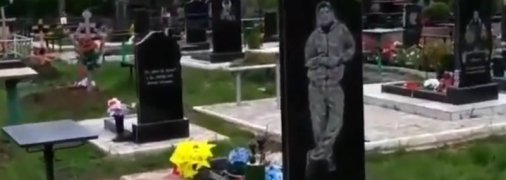 "Молодусенькие такие были, все ушли": жители Донбасса сняли на видео кладбище боевиков