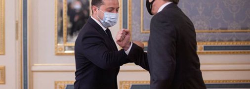 К нам задом, к лесу передом: как Украина превращается в "фасадную" демократию