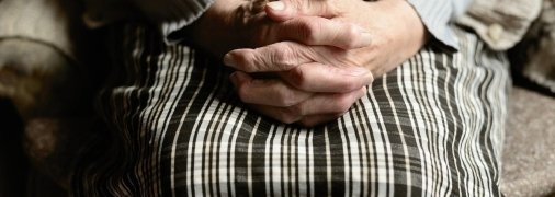 Челябинцы решили заработать на больной женщине