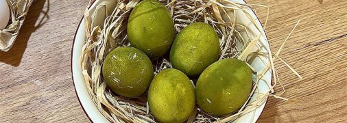 Оливкові крашанки до Великодня