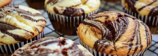 Мраморные кексы станут хитом на вашем столе (изображение создано с помощью ИИ)