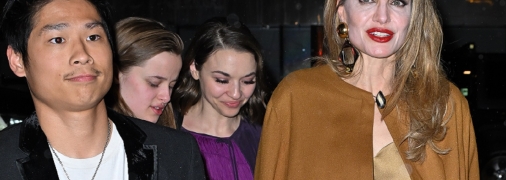 Джолі з дітьми