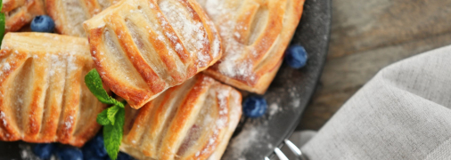 Прості солодощі з готового тіста