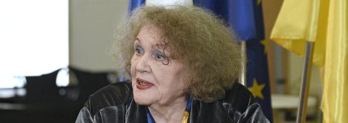 Ліна Костенко скасувала два віступи у Львові