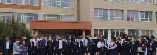 И девочки, и мальчики облачились в юбки в знак протеста против сексизма в школе