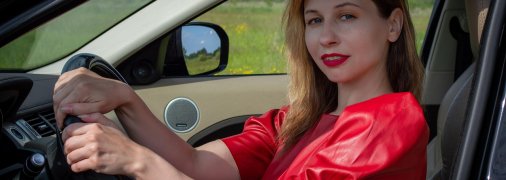 Автоледи за рулем