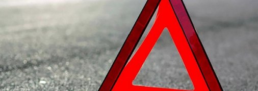 На трасі "Київ-Одеса" у самоскида на повному ходу вибухнуло колесо: момент потрапив на відео