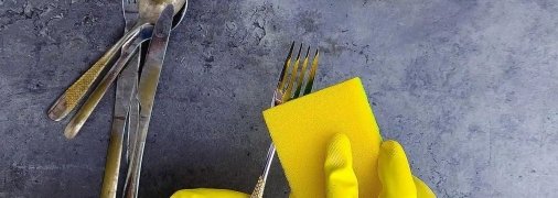 Используйте пасту из пищевой соды для придания блеска серебру