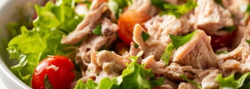 Сытный и полезный салат с тунцом