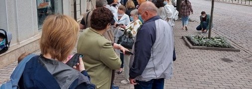 В Харькове открыли центр вакцинации от COVID-19: не обошлось без очередей и скандалов (фото, видео)