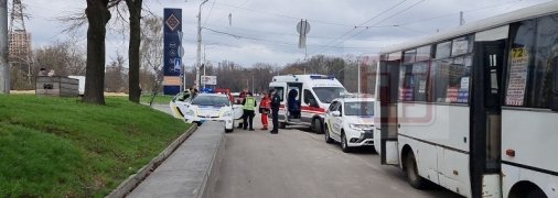 Маршрутчик подрался с полицейскими из-за пассажиров в Киеве (фото)