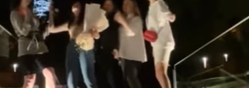 С фейерверком и музыкой: во Львове на мемориале Небесной сотни блогерша отпраздновала свое 18-летие (видео)