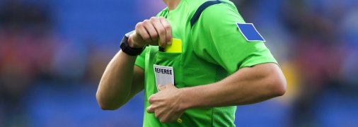 В России избили футбольного арбитра