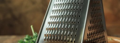 Терка требует регулярной заточки (изображение создано с помощью ИИ)