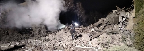 Спасатели сразу же кинулись на помощь роженицам и медикам