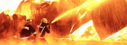 Работы на месте возгорания продолжаются