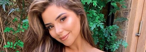 Сексапильная Деми Роуз похвасталась пышными обнаженными формами в оригинальном бикини