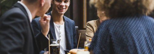 В Україні будуються нові заклади, а люди все частіше ходять в ресторани