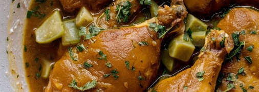 К такой курице подойдет любой гарнир (изображение создано с помощью ИИ)