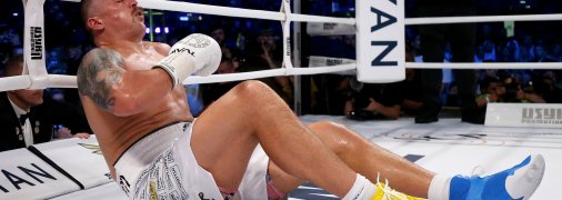 Олександр Усик отримав удар нижче пояса у першому бою з Даніелем Дюбуа
