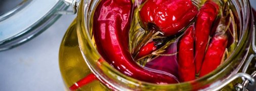 Как приготовить ароматизированное масло с чили в домашних условиях
