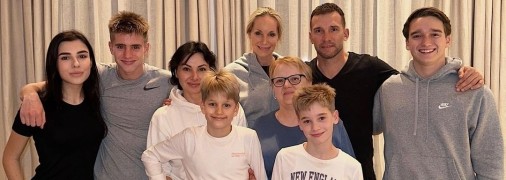 Любовь Николаевна с детьми и внуками