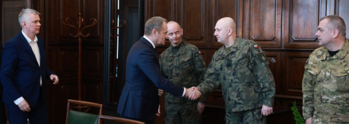 Польский премьер Дональд Туск на встрече с командованием министерства обороны и руководителями служб
